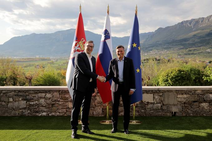 Na povabilo predsednika Pahorja se na delovnem obisku v Sloveniji mudi srbski predsednik Vučić